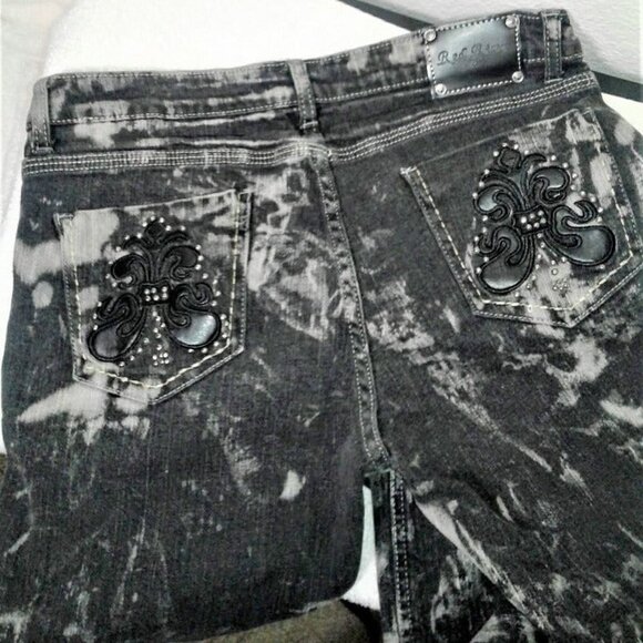 Red Rivet Black/Bleached Bedazzel Pocket Straight Leg Jeans Size: 34 - Picture 4 of 11